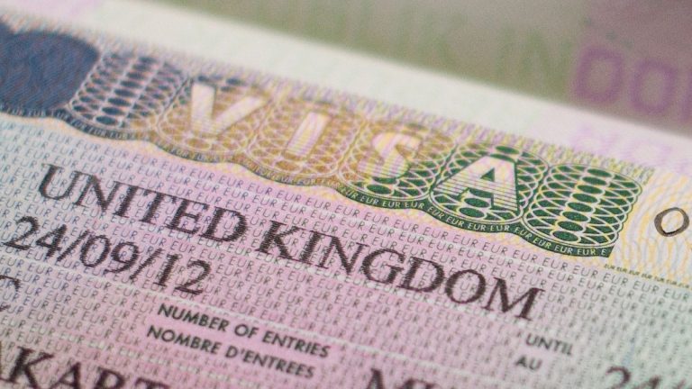 Yer: İzlanda! Kasabaya ulaşan lavlar havadan görüntülendi