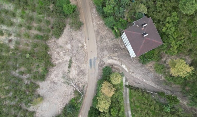 Heyelan 5 katlı binaya çarptı, facia önlendi! – Türkiye’den son dakika haberleri