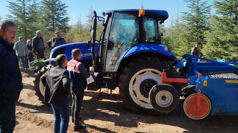 Afyonkarahisar’dan çalınan traktör 26 gün sonra ormanda bulundu