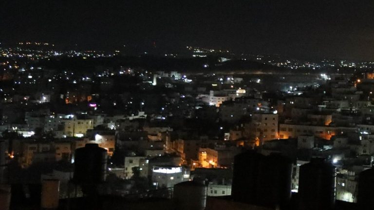 İşgalci İsrail El Halil’de sokağa çıkma yasağı ilan etti