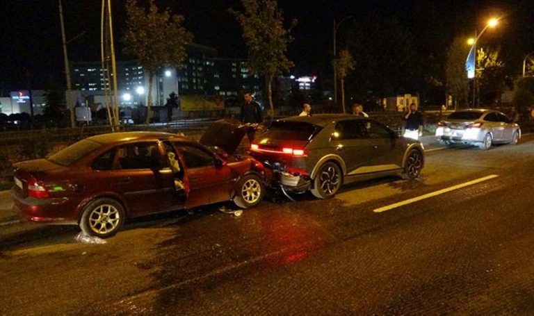 Rektörün karıştığı kazada 2 kişi yaralandı – Son Dakika Türkiye Haberleri