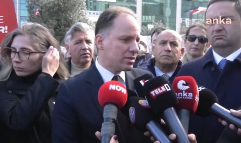 CHP Genel Başkan Yardımcısı Deniz Yavuzyılmaz’dan Esenyurt Belediyesi önünde açıklama: Talimatı bizzat Tayyip Erdoğan verdi – Son Dakika Siyaset Haberleri