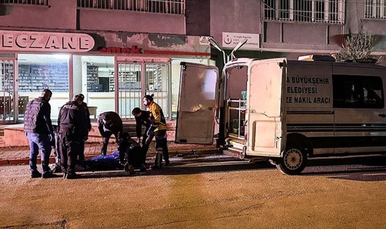 Adana’da sokak ortasında silahlı saldırı: 18 yaşındaki genç öldü! – Türkiye’den son dakika haberleri