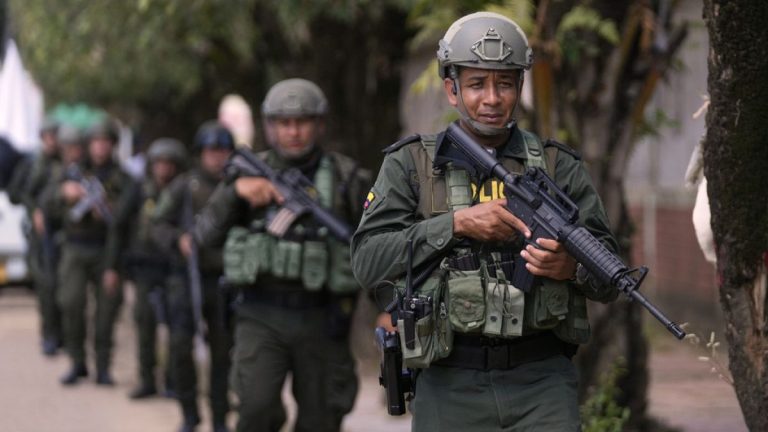 Kolombiya Gustavo Petro başkanı şiddet nedeniyle olağanüstü hal ilan etti