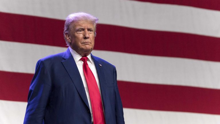 Trump, Panama Kanalı ve Grönland için asker kullanabileceğini ima etti