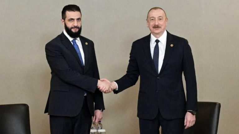 Antalya’da Aliyev ile tanıştı