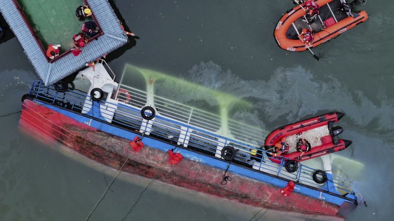 Çin’in güneyindeki turist tekneleri fırtına içindeydi: 10 ölüm