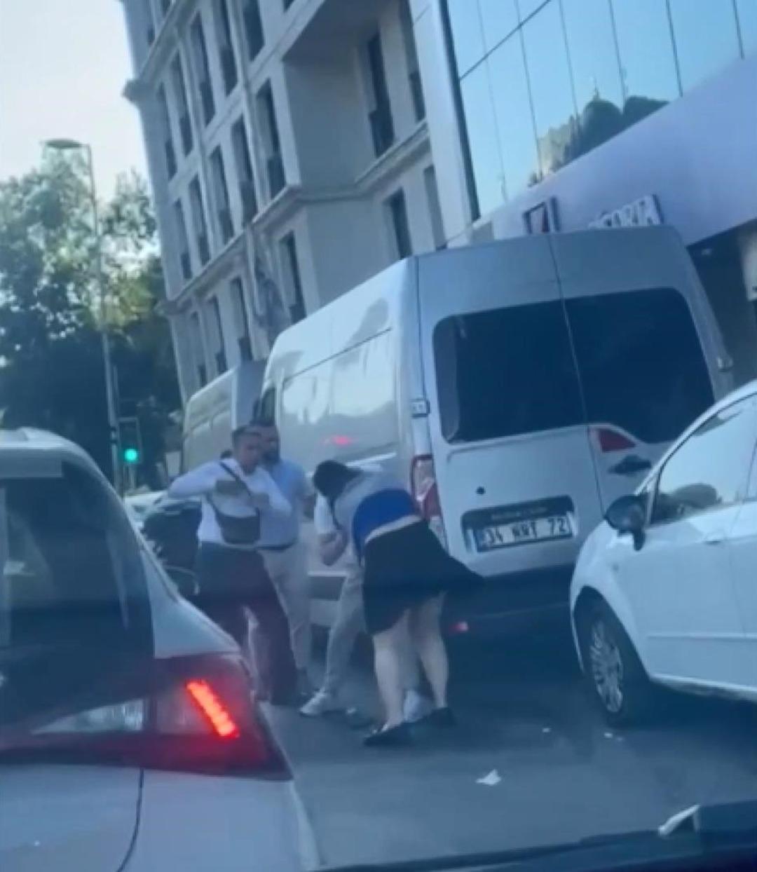 Bu sefer kadın yendi! Taksi şoförüne saldırdı çünkü sigarayı söndürmemi istedi ... 3