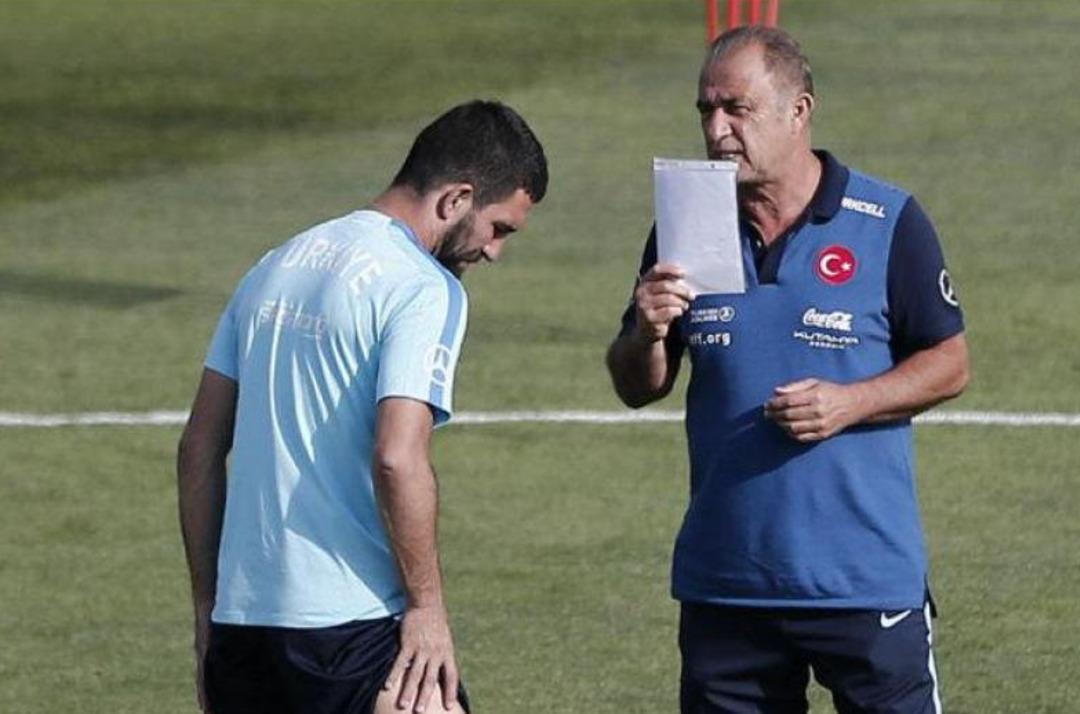 Arda Turan, Besiktas'ın oyunundan sonra Fatih Terim'i onurlandırdı! 