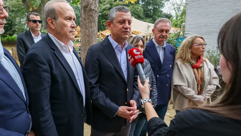 Özgür Özel, Brüksel’de konuştu: Miting öncesi Erdoğan’ın sorusuna yanıt verdi – Son Dakika Türkiye Haberleri