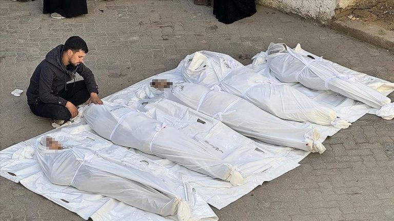 Gazze’de 735 gün süren İsrail saldırılarında 77 bin kişi öldü ve kayboldu