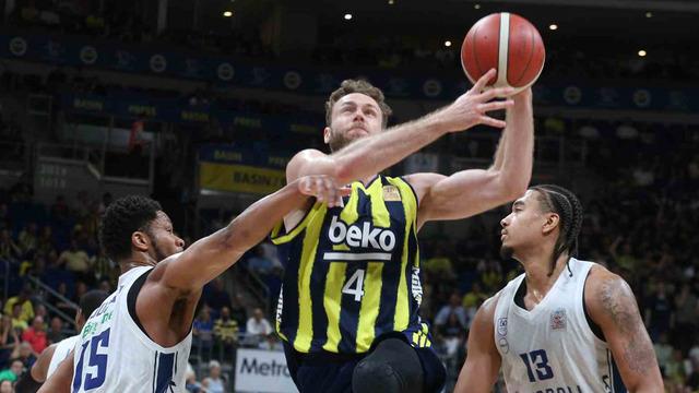 Fenerbahçe seride 2-0 öne geçti