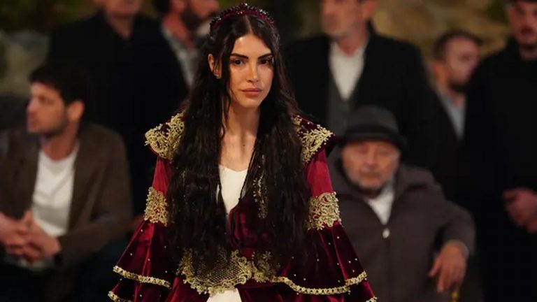 Taşacak Bu Deniz sezona ara verdi! Deniz Baysal saçlarını kestirdi