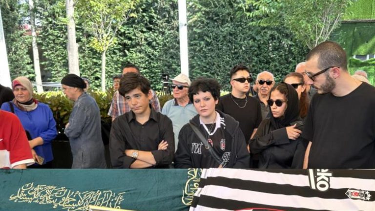 Reha Muhtar’ın eski eşi Deniz Uğur ikizlerini paylaştı!